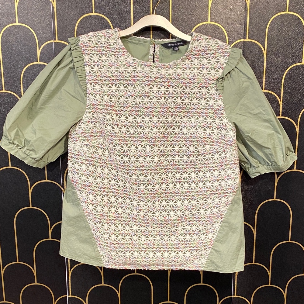 Strut and bolt top size medium